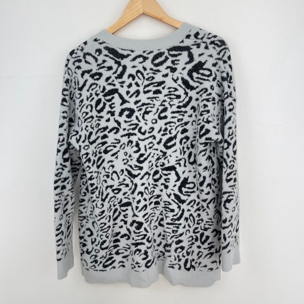 Chico's Leopard Print Long Cardigan 1/M Gray Pockets Cozy Boho Neutral Layering - Picture 3 of 15